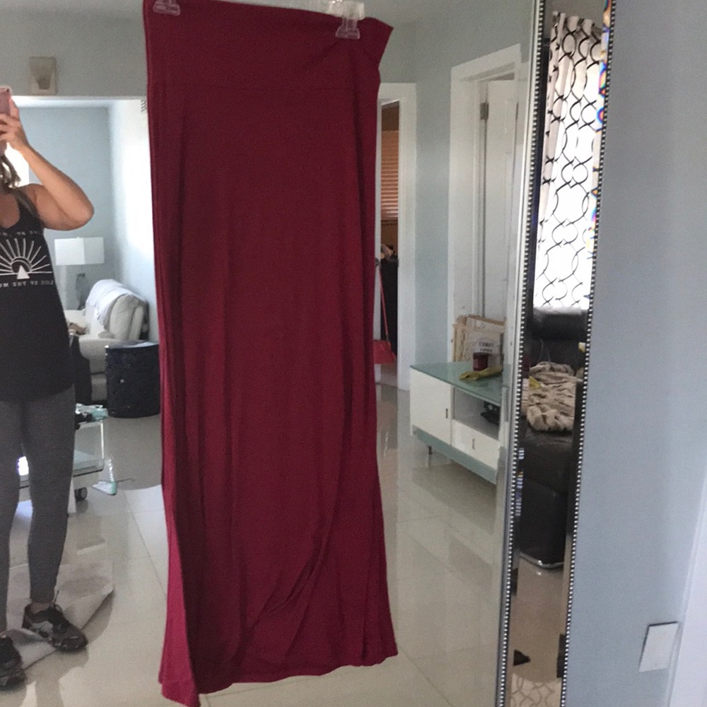 Maroon maxi skirt worn a few times size medium